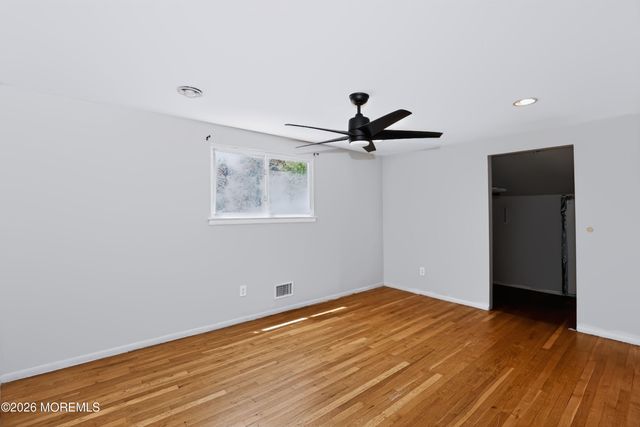 33 Alan Terrace, Howell, NJ 07731