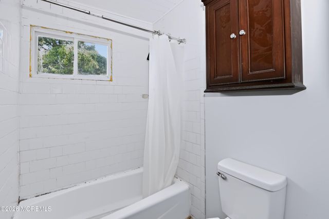 33 Alan Terrace, Howell, NJ 07731