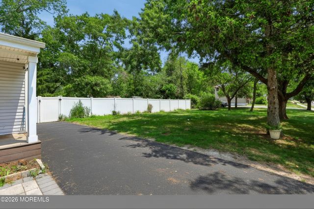 33 Alan Terrace, Howell, NJ 07731