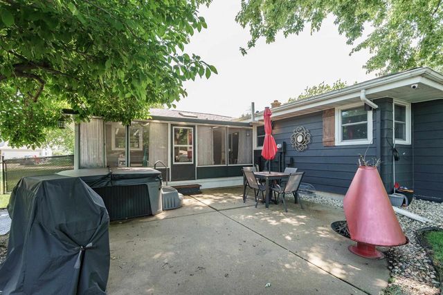 345 Beechwood Drive, Janesville, WI 53548