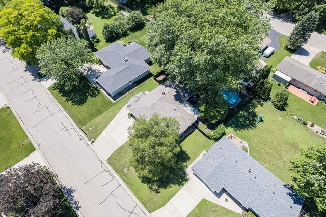 345 Beechwood Drive, Janesville, WI 53548