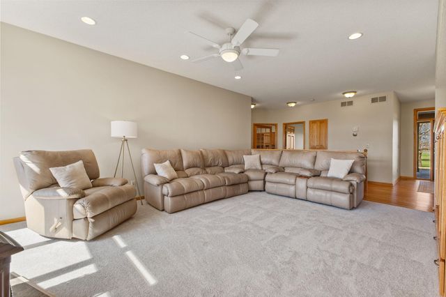 39541 Eastwood Avenue, North Branch, MN 55056