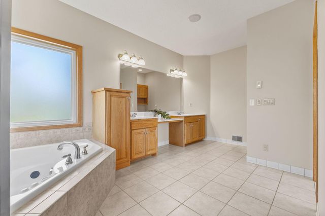 39541 Eastwood Avenue, North Branch, MN 55056