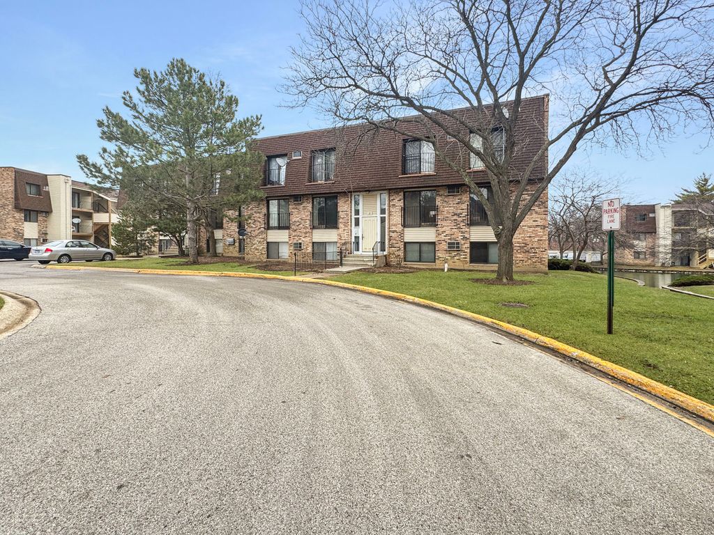 191 N Waters Edge Drive 101, Glendale Heights, IL 60139