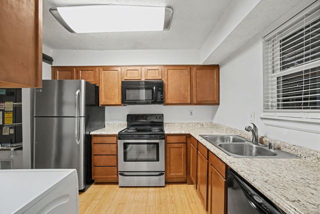 421 Redding Road 71, Lexington, KY 40517