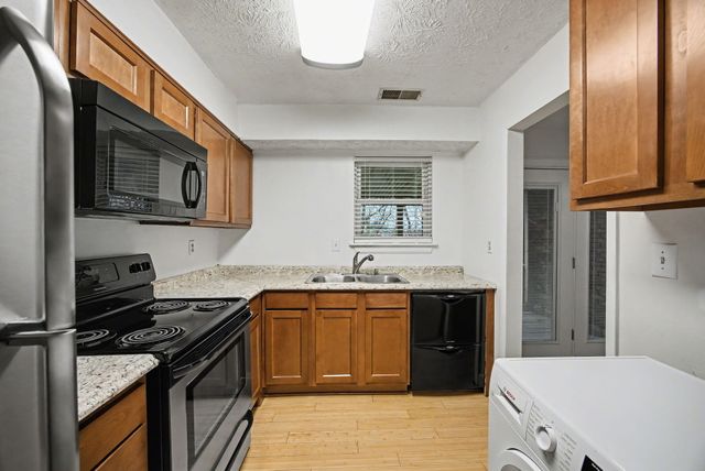 421 Redding Road 71, Lexington, KY 40517