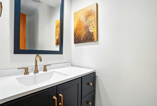 725 East Post Ct, Cedar Rapids, IA 52403