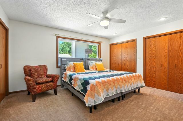 725 East Post Ct, Cedar Rapids, IA 52403