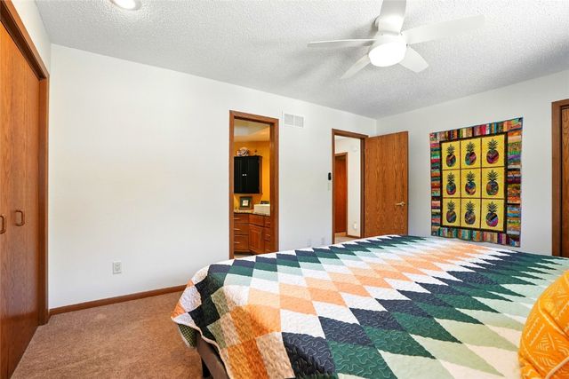 725 East Post Ct, Cedar Rapids, IA 52403