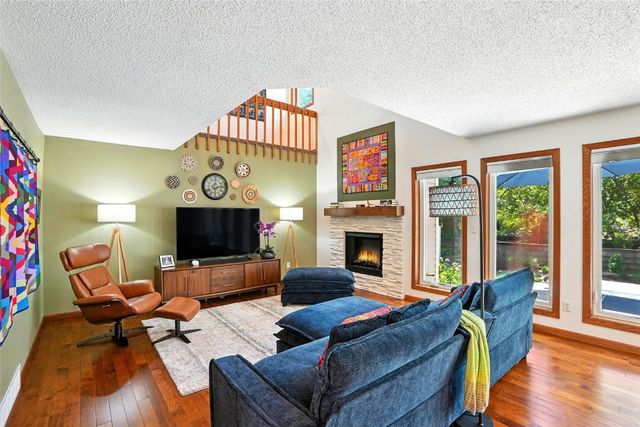 725 East Post Ct, Cedar Rapids, IA 52403