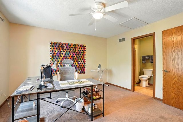 725 East Post Ct, Cedar Rapids, IA 52403