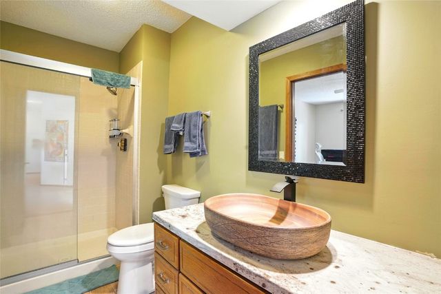 725 East Post Ct, Cedar Rapids, IA 52403