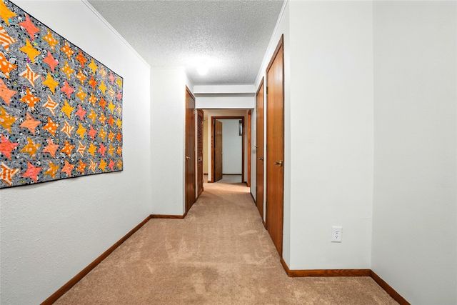 725 East Post Ct, Cedar Rapids, IA 52403