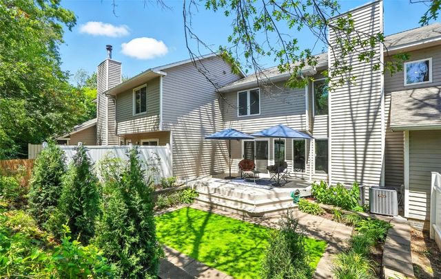 725 East Post Ct, Cedar Rapids, IA 52403