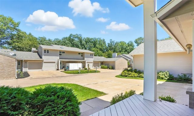 725 East Post Ct, Cedar Rapids, IA 52403