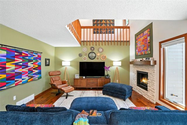 725 East Post Ct, Cedar Rapids, IA 52403