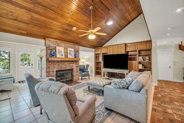 3112 Shore Drive, Grove, OK 74344