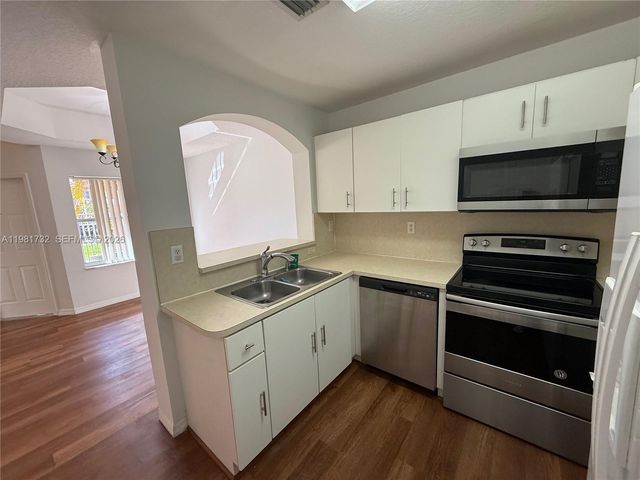 764 SW 106th Ave 1909, Pembroke Pines, FL 33025