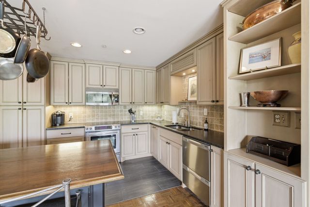 4215 Harding Pike Apt 402, Nashville, TN 37205