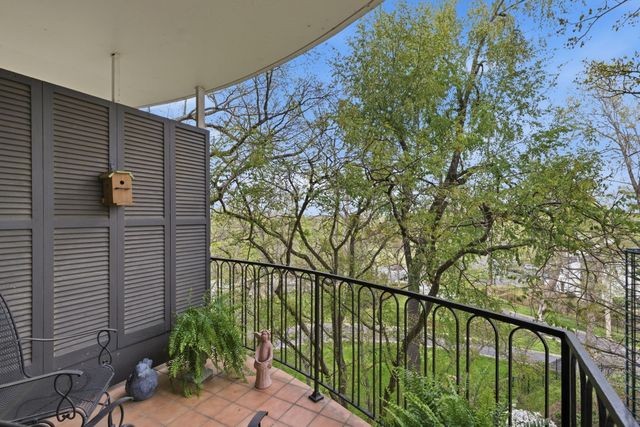 4215 Harding Pike Apt 402, Nashville, TN 37205