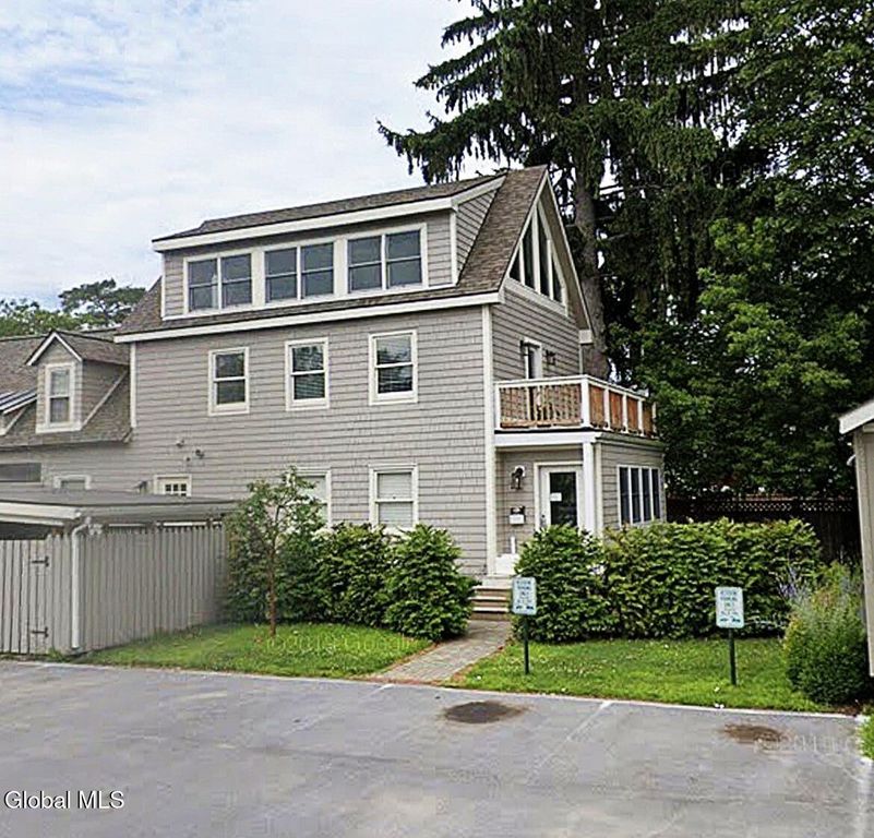 223 Lake Avenue 2, Saratoga Springs, NY 12866