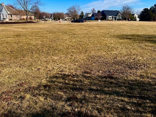 8535 S AMANDA COURT, Oak Creek, WI 53154