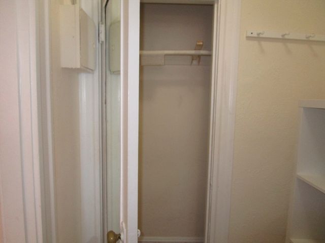 118 Riverway 8, Boston, MA 02215