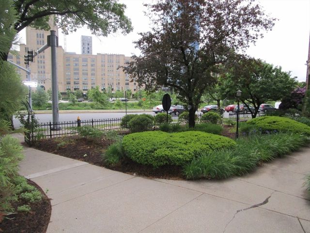 118 Riverway 8, Boston, MA 02215