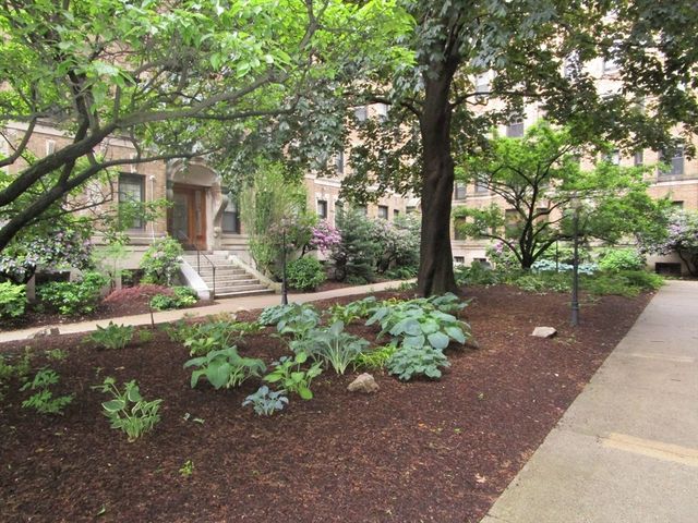 118 Riverway 8, Boston, MA 02215