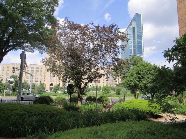 118 Riverway 8, Boston, MA 02215
