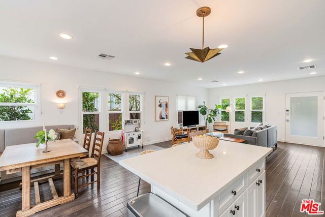 239 N Everett Street, Glendale, CA 91206
