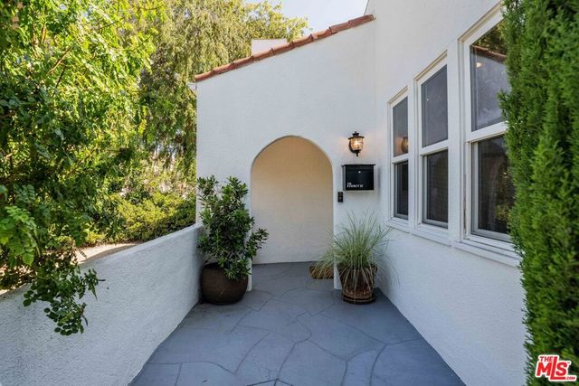 239 N Everett Street, Glendale, CA 91206