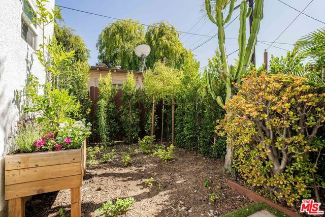 239 N Everett Street, Glendale, CA 91206