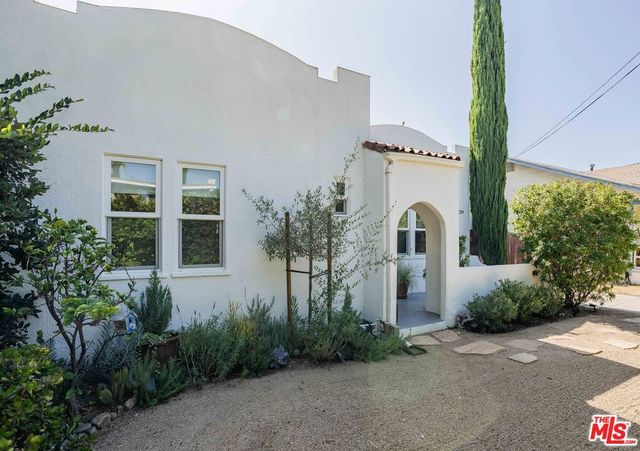 239 N Everett Street, Glendale, CA 91206
