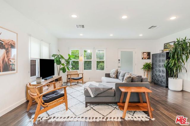 239 N Everett Street, Glendale, CA 91206