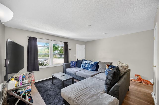 1424 & 1426 E 9th Street, Des Moines, IA 50316