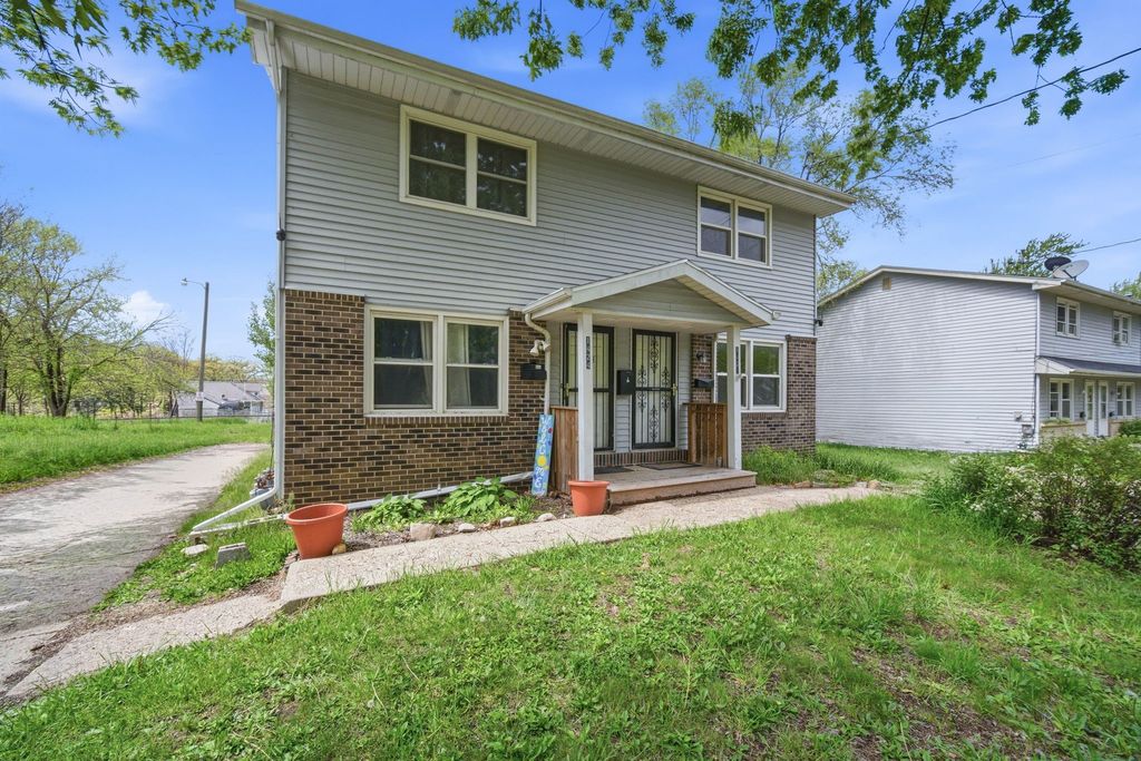 1424 & 1426 E 9th Street, Des Moines, IA 50316