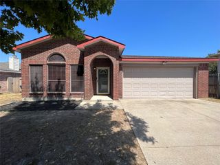 7904 Fox Chase Drive, Fort Worth, TX 76137