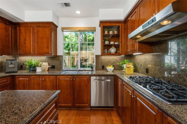 95 Canopy, Irvine, CA 92603