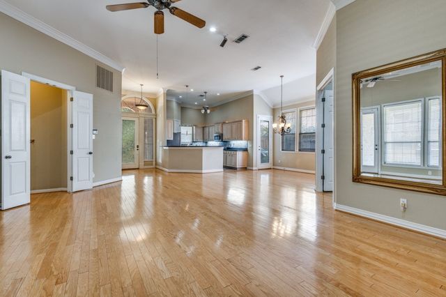 1008 Gabriel Lane, Fort Worth, TX 76116