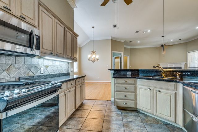 1008 Gabriel Lane, Fort Worth, TX 76116