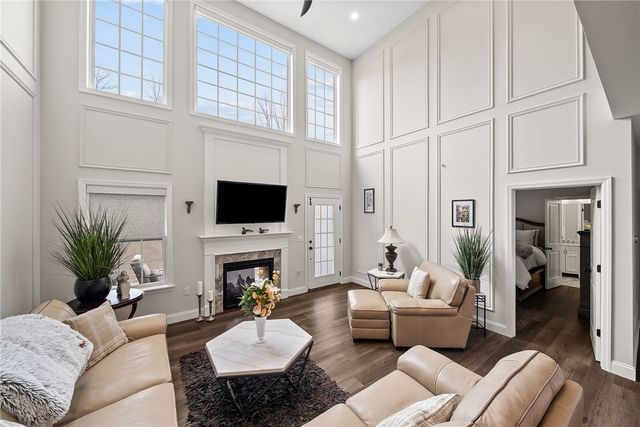 996 Surrey Woods Dr, North Strabane, PA 15317