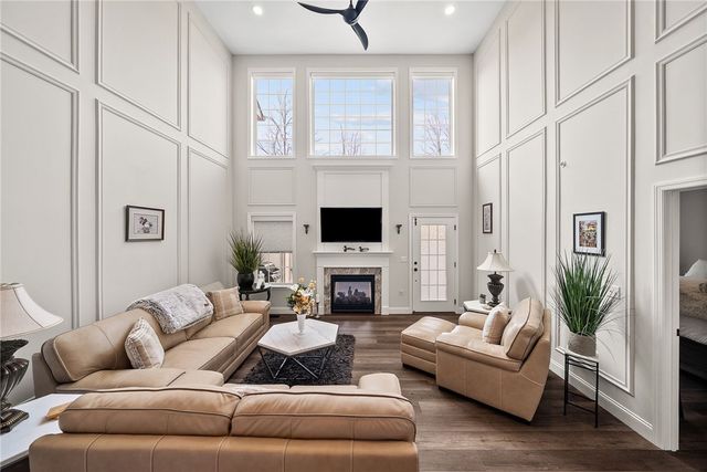 996 Surrey Woods Dr, North Strabane, PA 15317