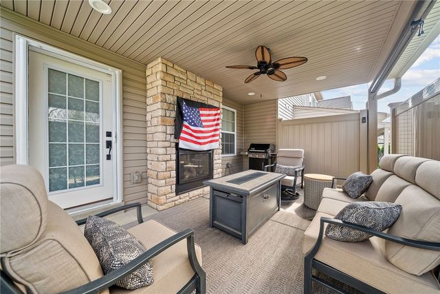 996 Surrey Woods Dr, North Strabane, PA 15317