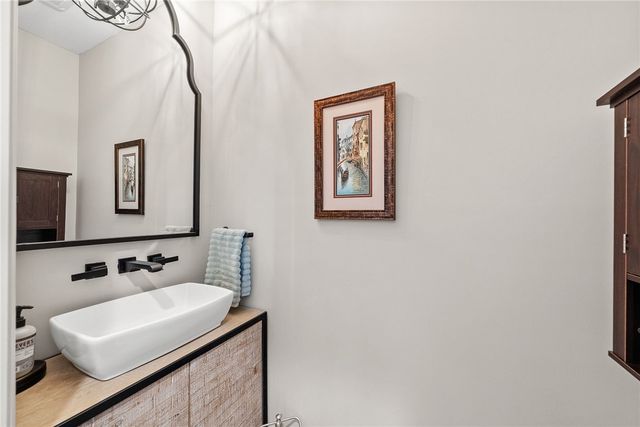 996 Surrey Woods Dr, North Strabane, PA 15317