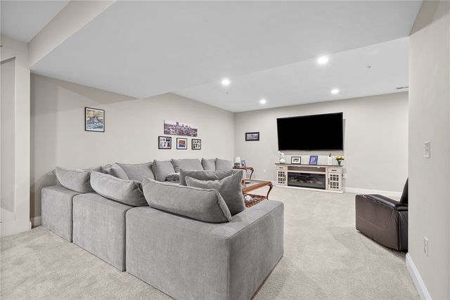 996 Surrey Woods Dr, North Strabane, PA 15317