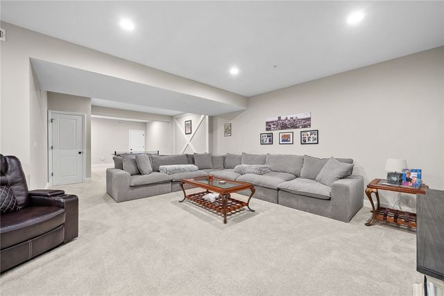 996 Surrey Woods Dr, North Strabane, PA 15317