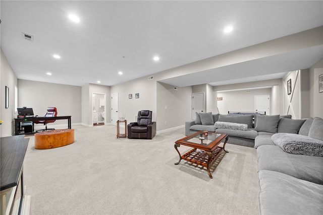 996 Surrey Woods Dr, North Strabane, PA 15317