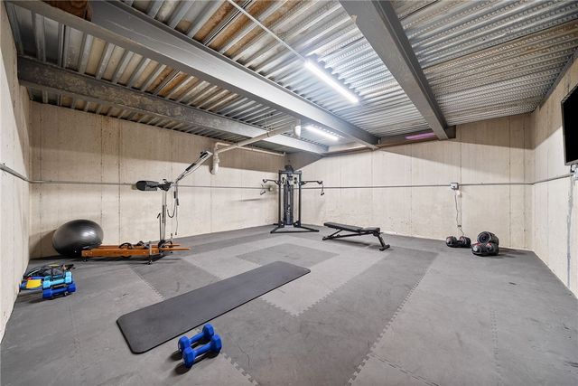 996 Surrey Woods Dr, North Strabane, PA 15317