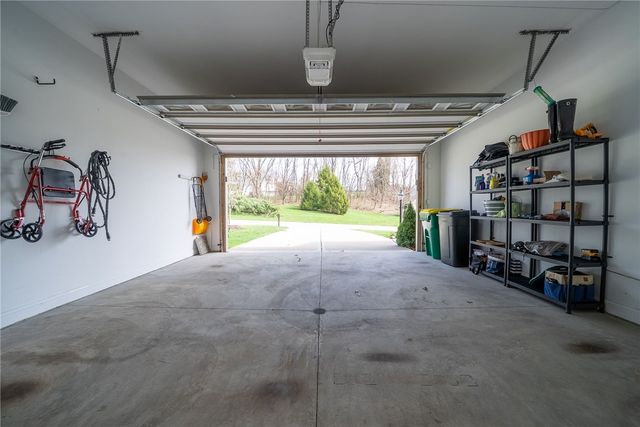 996 Surrey Woods Dr, North Strabane, PA 15317